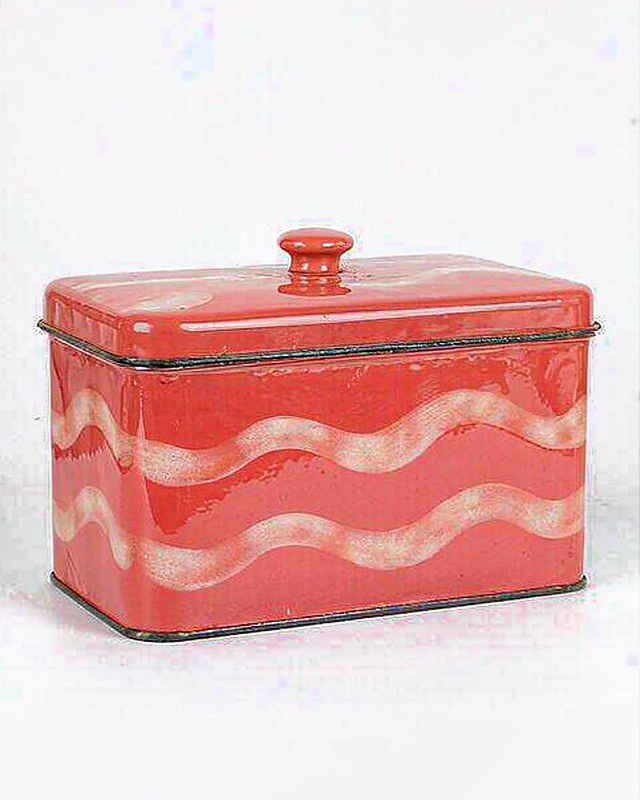 Ripple Bread Bin in Coral